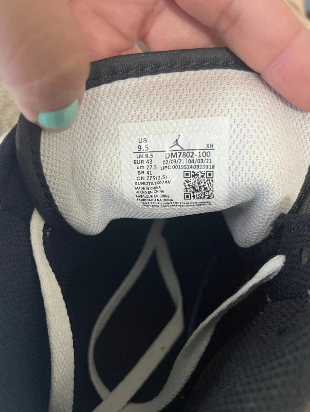 Size 9.5 - Air Jordan 1 SE Mid Heat Reactive - Color Change.